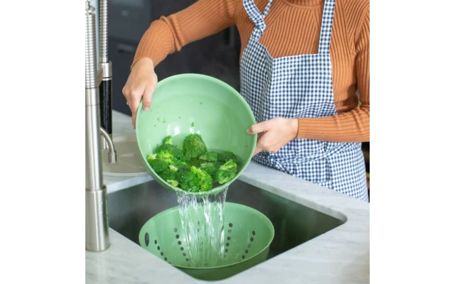 Koziol Strainer Palsby Drainer Nature Leaf Green 6 Koziol Strainer Palsby Drainer Nature Leaf Green - Image 4