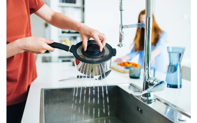 Fiskars Functional Form Saucepan 1.5 Liters 4 Fiskars Functional Form Saucepan 1.5 Liters - Image 2